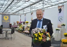 Hubert Brandkamp of Brandamp presenting a chrysanthemum combination.